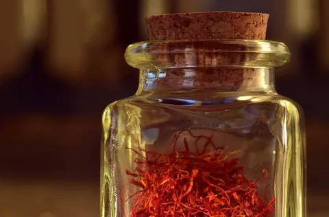 تصویر 3 از زعفران نوین چهار گرمی مناسب هدیه و مصرف روزانه